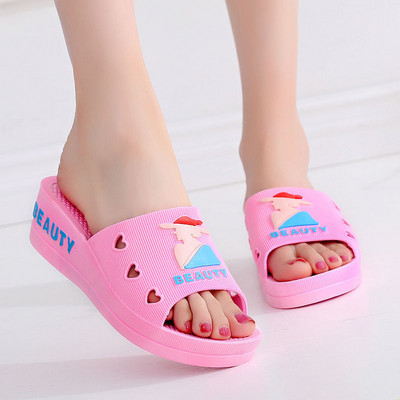 Sieviešu pludmales čības ar 3D aplikāciju un uzrakstu