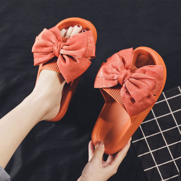 Ikdienas čības ar plakanu zoli - divi modeļi