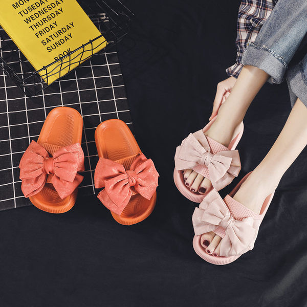 Ikdienas čības ar plakanu zoli - divi modeļi