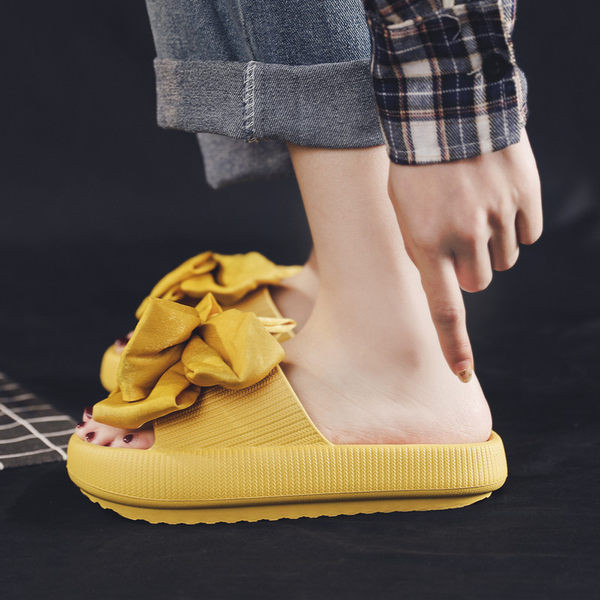 Ikdienas čības ar plakanu zoli - divi modeļi