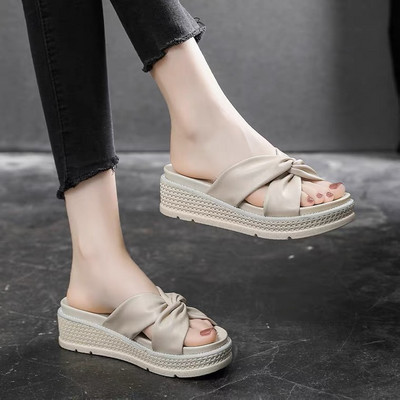 Ikdienas platformas čības ar krusteniskām siksnām no eko ādas