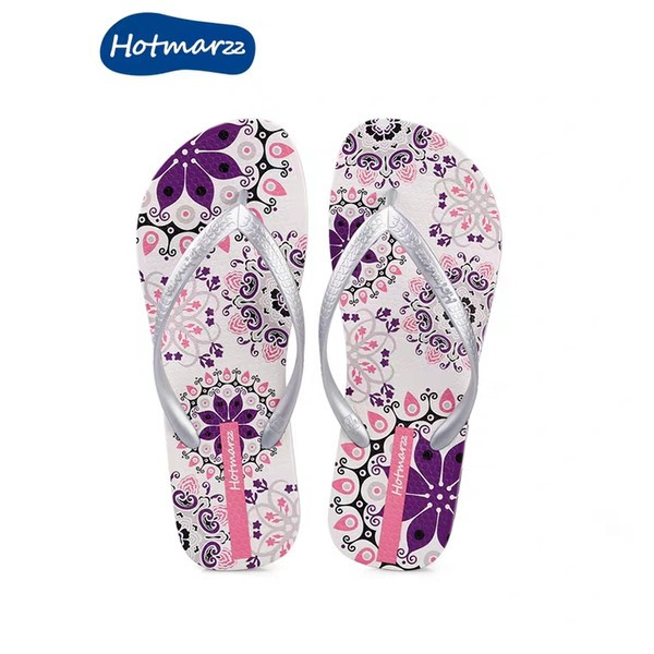 Sieviešu čības ar ziedu motīviem un plakanu zoli