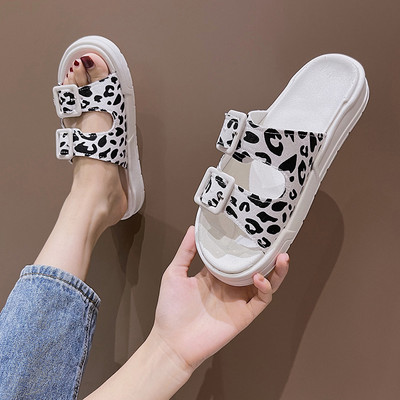 Jauns sieviešu čību modelis ar sprādzēm un plakanu zoli