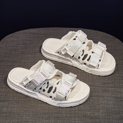 Ikdienas čības ar tekstila lencēm un plastmasas aizdarēm