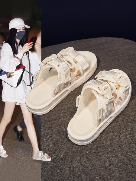 Ikdienas čības ar tekstila lencēm un plastmasas aizdarēm