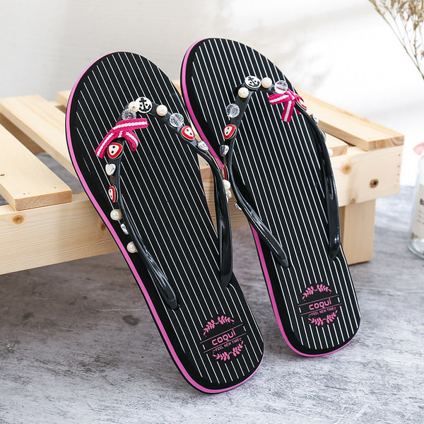 Ikdienas sieviešu čības caur pirkstiem - divi modeļi