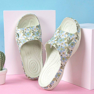 Ikdienas pludmales čības ar aplikācijām sievietēm