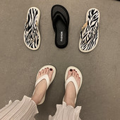 Sieviešu flip flops starp pirkstiem no eko ādas