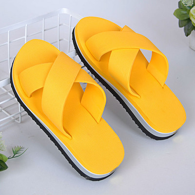 Pludmalei piemērotas sieviešu čības ar biezām zolēm