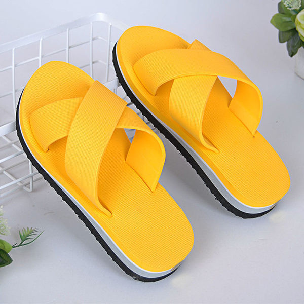 Pludmalei piemērotas sieviešu čības ar biezām zolēm