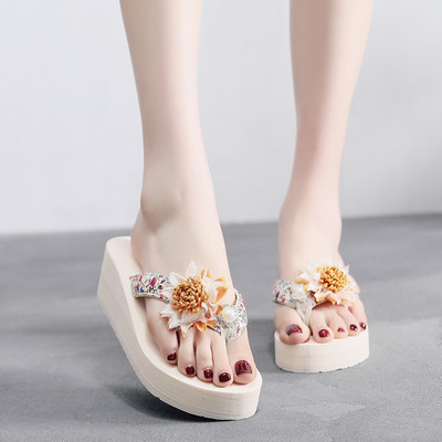 Sieviešu čības pār pirkstu ar krāsainu rotājumu un 3D elementu