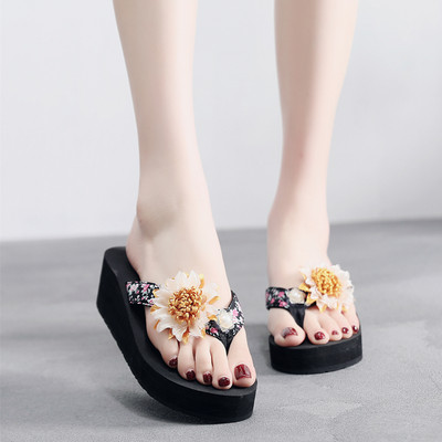 Sieviešu čības pār pirkstu ar krāsainu rotājumu un 3D elementu