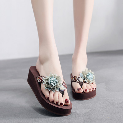 Sieviešu čības pār pirkstu ar krāsainu rotājumu un 3D elementu