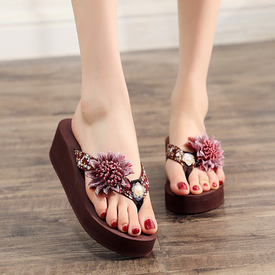 Sieviešu čības pār pirkstu ar krāsainu rotājumu un 3D elementu