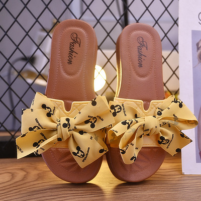 Papuci de damă cu talpă plată - două modele