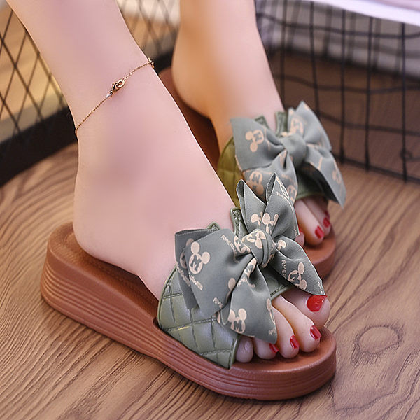 Papuci de damă cu talpă plată - două modele