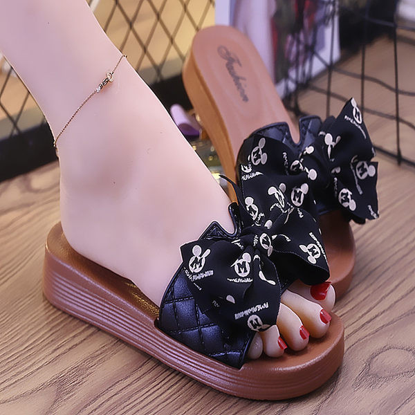 Papuci de damă cu talpă plată - două modele