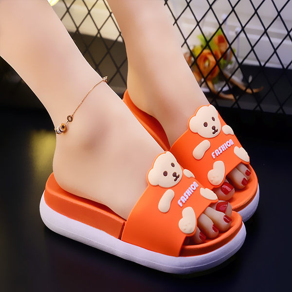 Sieviešu ikdienas čības ar 3D lācīša elementu