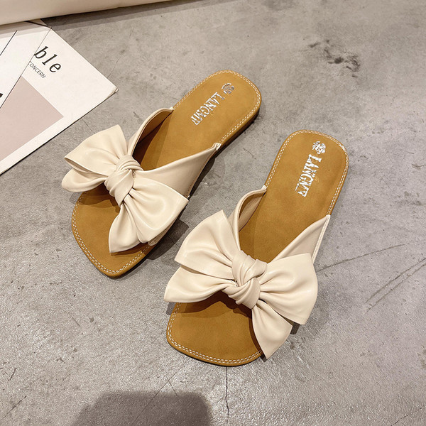 Ikdienas sieviešu čības ar plakanu marķējumu un lenti