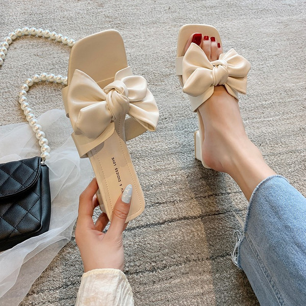 Stilīgas sieviešu čības ar lenti un papēdi