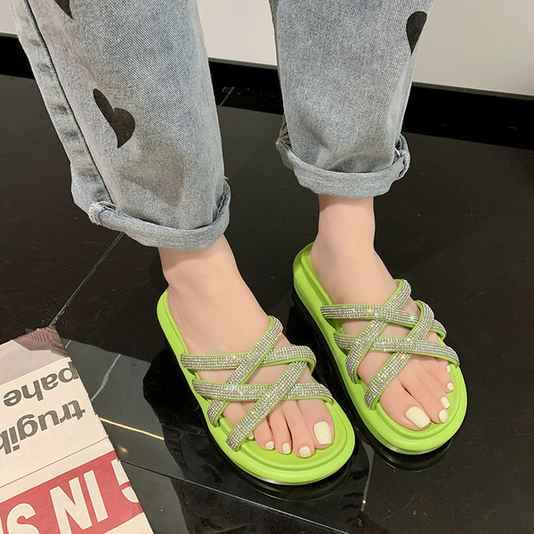 Sieviešu ikdienas čības ar lencēm