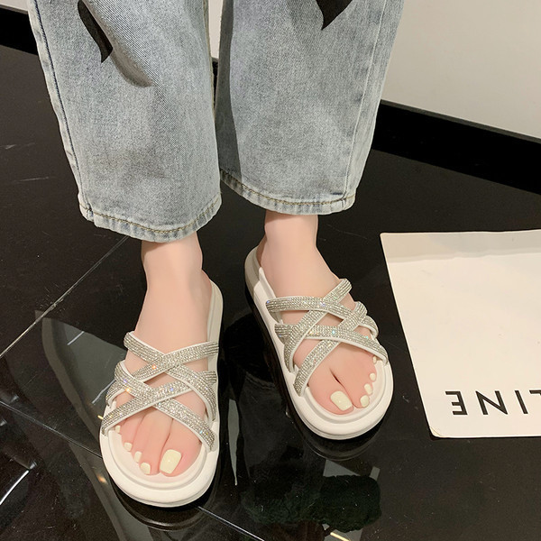 Sieviešu ikdienas čības ar lencēm