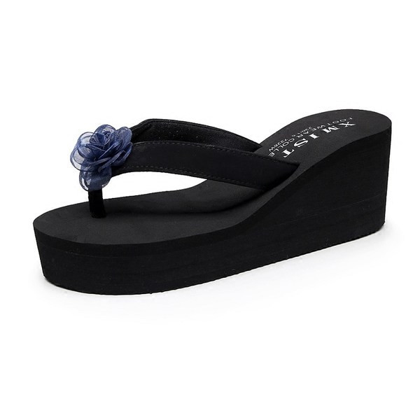 Sieviešu čības pāri purngalam uz platformas ar ziedu rotājumu