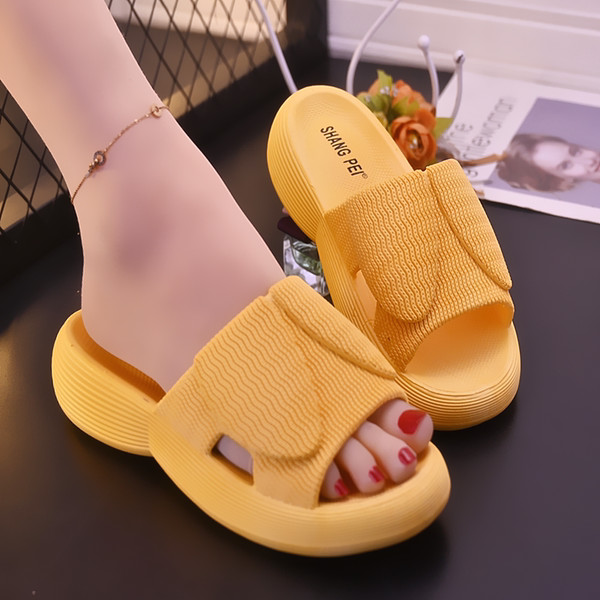 Ikdienas neslīdošās čības - divi modeļi