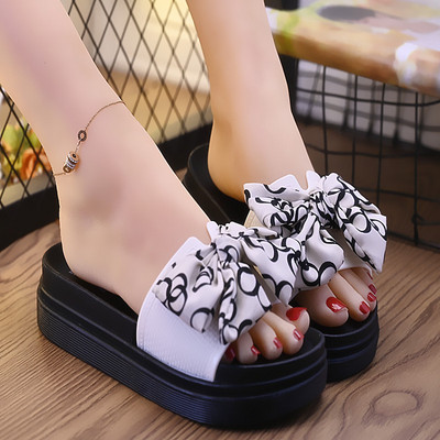 Γυναικείες μοντέρνες παντόφλες - δύο μοντέλα