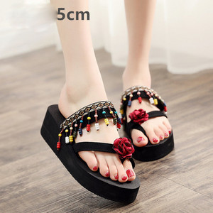 Jauns sieviešu čību modelis ar 3D elementu caur pirkstu