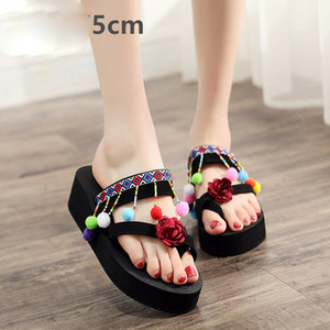 Jauns sieviešu čību modelis ar 3D elementu caur pirkstu