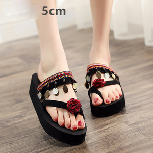 Jauns sieviešu čību modelis ar 3D elementu caur pirkstu