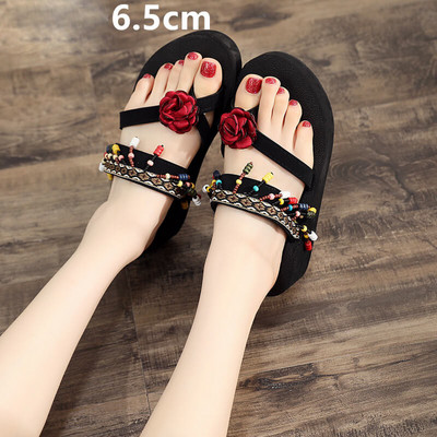 Jauns sieviešu čību modelis ar 3D elementu caur pirkstu