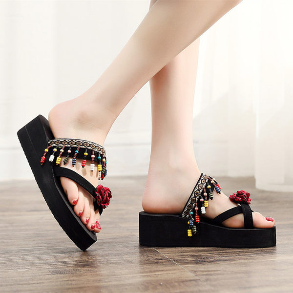 Jauns sieviešu čību modelis ar 3D elementu caur pirkstu