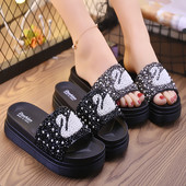 Ženske papuče sa debelim potplatom i perlama - dva modela