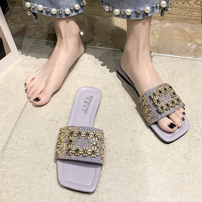 Stilīgas sieviešu čības ar plakanu zoli un sprādzi