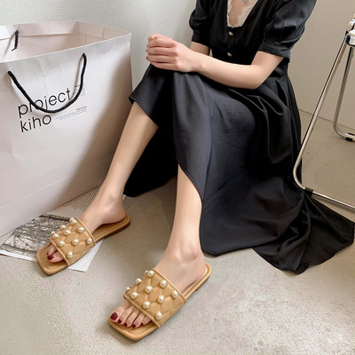 Aktuālās sieviešu čības ar plakanām zolēm un dekoratīvām pērlēm