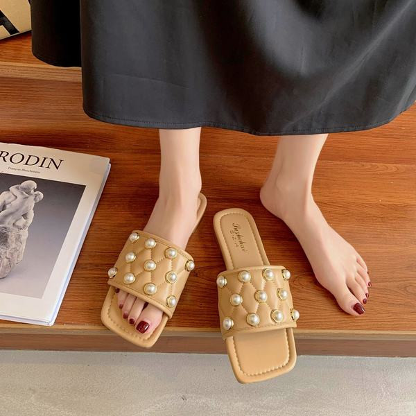 Aktuālās sieviešu čības ar plakanām zolēm un dekoratīvām pērlēm