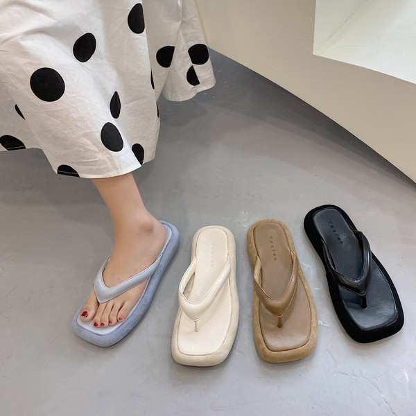 Sieviešu ikdienas čības ar plakanu zoli, vienkāršs modelis