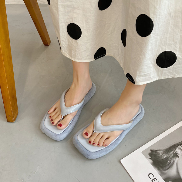 Sieviešu ikdienas čības ar plakanu zoli, vienkāršs modelis