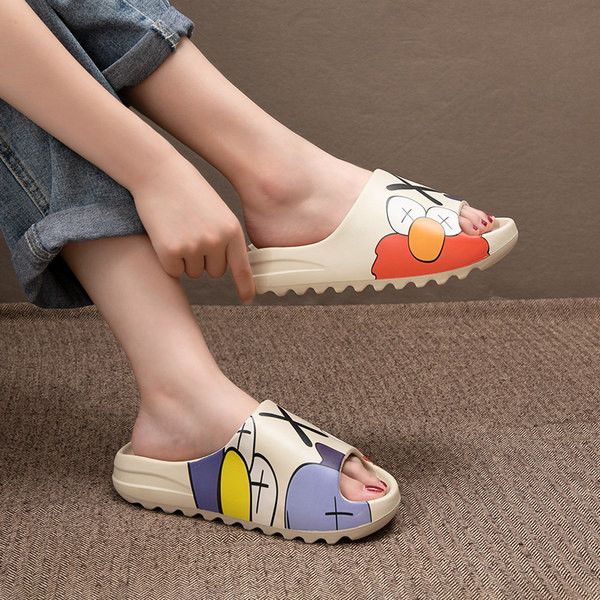 Gumijas čības ar krāsainu apdruku - unisex modelis