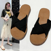 Sieviešu čības vienkāršs modelis ar plakanu zoli