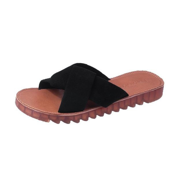 Sieviešu čības vienkāršs modelis ar plakanu zoli