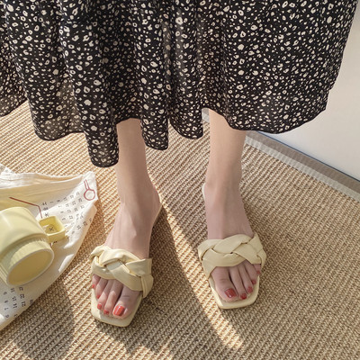 Stilīgas sieviešu čības ar plakanu zoli gludu modeli