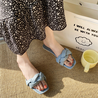 Stilīgas sieviešu čības ar plakanu zoli gludu modeli