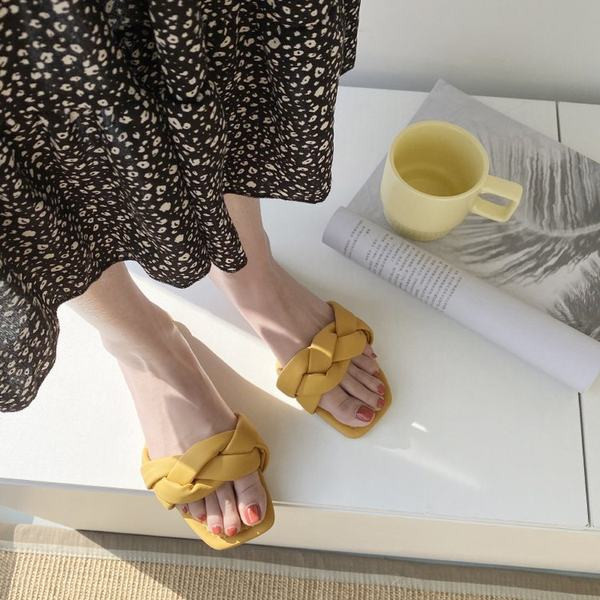 Stilīgas sieviešu čības ar plakanu zoli gludu modeli