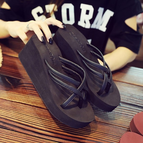 Ikdienas sieviešu čības pāri purngalam ar sakrustotām lencēm