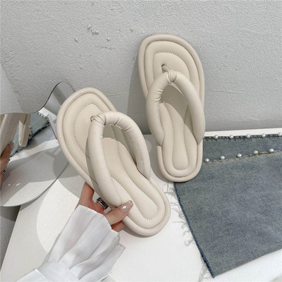 Sieviešu ikdienas čības vienkāršs modelis ar plakanu zoli