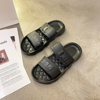 Sieviešu ikdienas čības ar uzrakstu