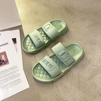 Sieviešu ikdienas čības ar uzrakstu